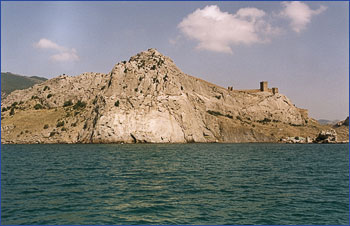 Вид с моря на Генуэзскую крепость
