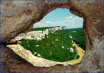 Вид из пещерного города Эски-Кермен